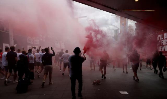 Crowns Sports-毒品、入侵、暴力……盎撒暴民将国耻骚乱变英超常态