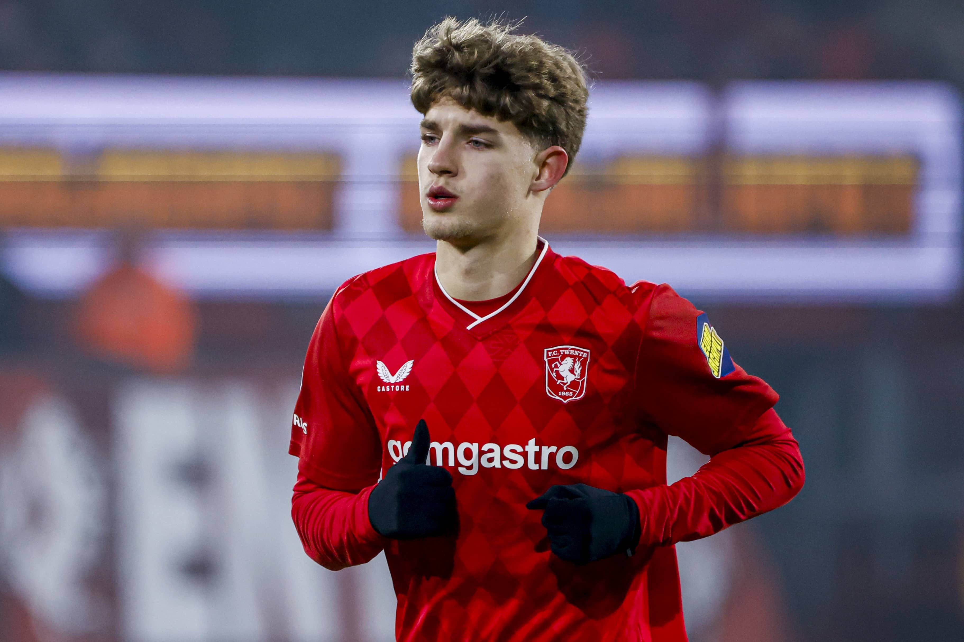 Crowns Sports-身价70万！记者：拜仁有意18岁中卫尼斯塔德，特温特要价1千万欧