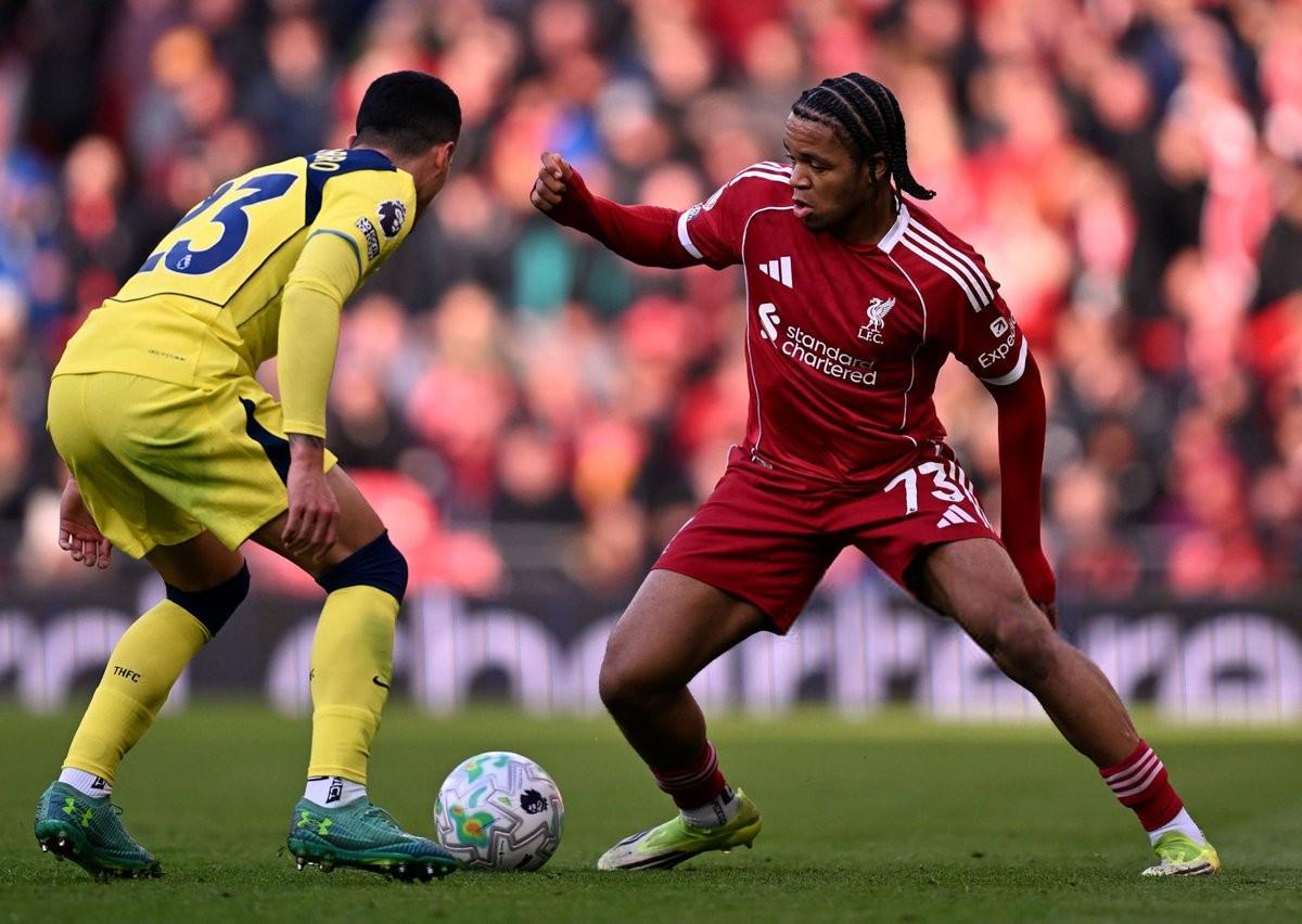 Crowns Sports-恩古莫哈半场完成6次过人，本赛季英超仅6人全场过人次数更多